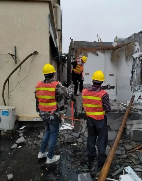 长沙17层楼楼顶“建”了千余平厂房，这样的建设存在哪些安全隐患？