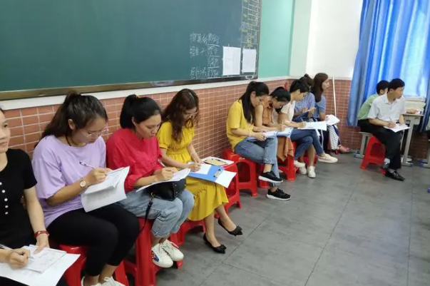 光溜溜的意思